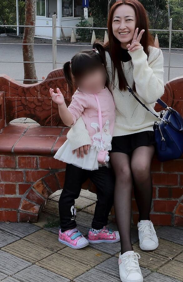 Skinny Legged Chinese Wife in Pantyhose