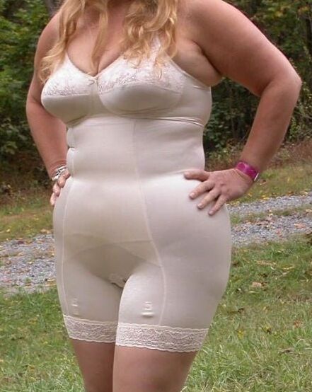 Girdle, Mieder, Shapewear und Heels