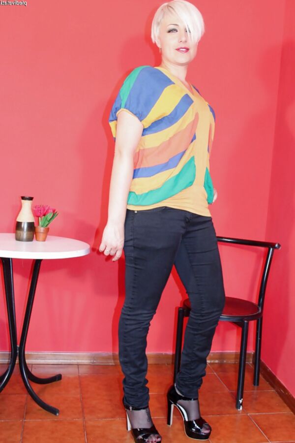 Skinny GF in Shiny Pantyhose