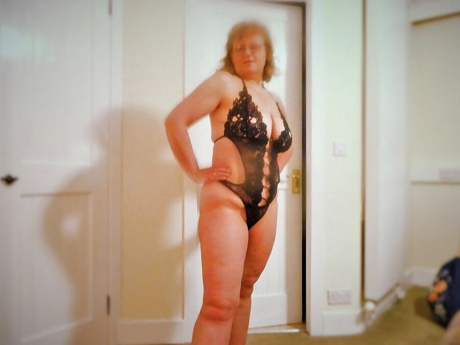 Gorgeous mature woman with big tits(leevankeef-his gorgeous)