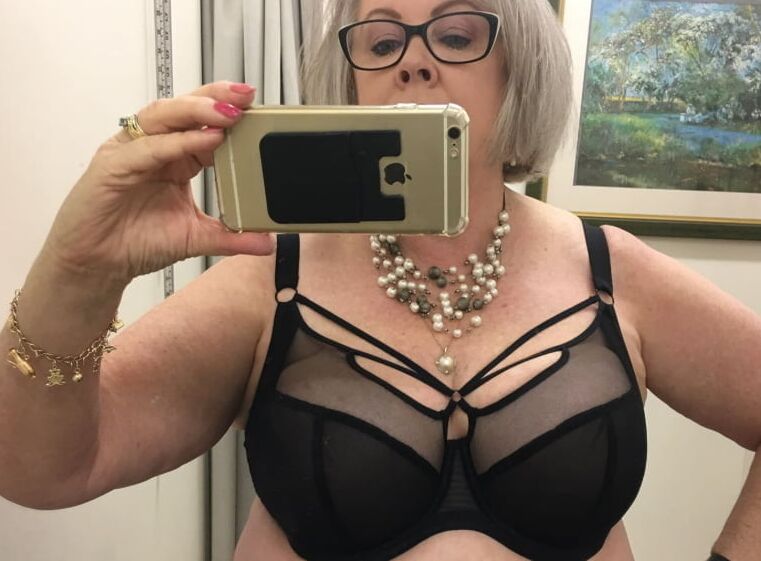 Lady mature in lingerie