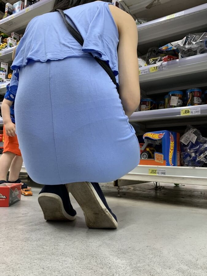 Mom show panties upskirt