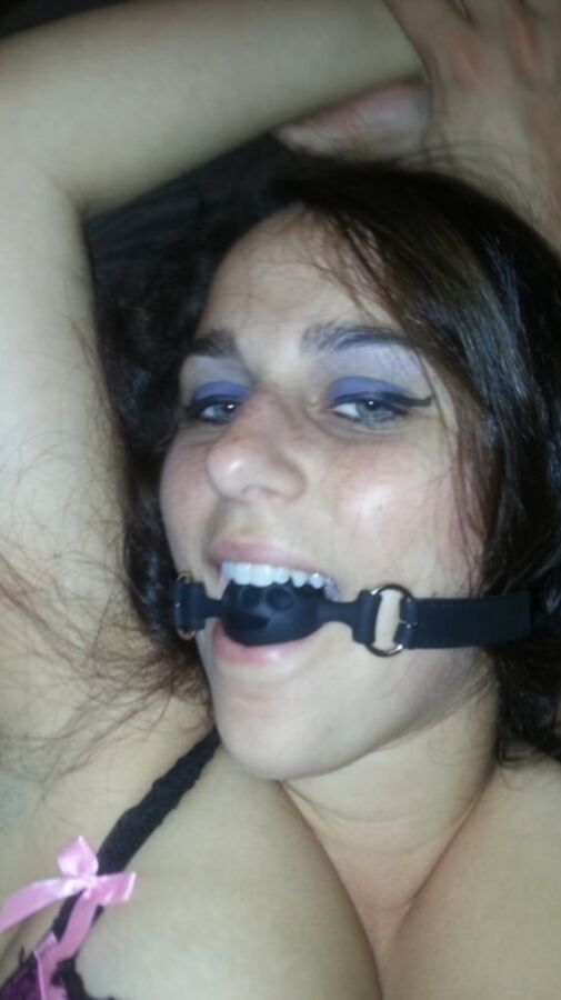 Brunette Amateur Beauty showing how kinky she is