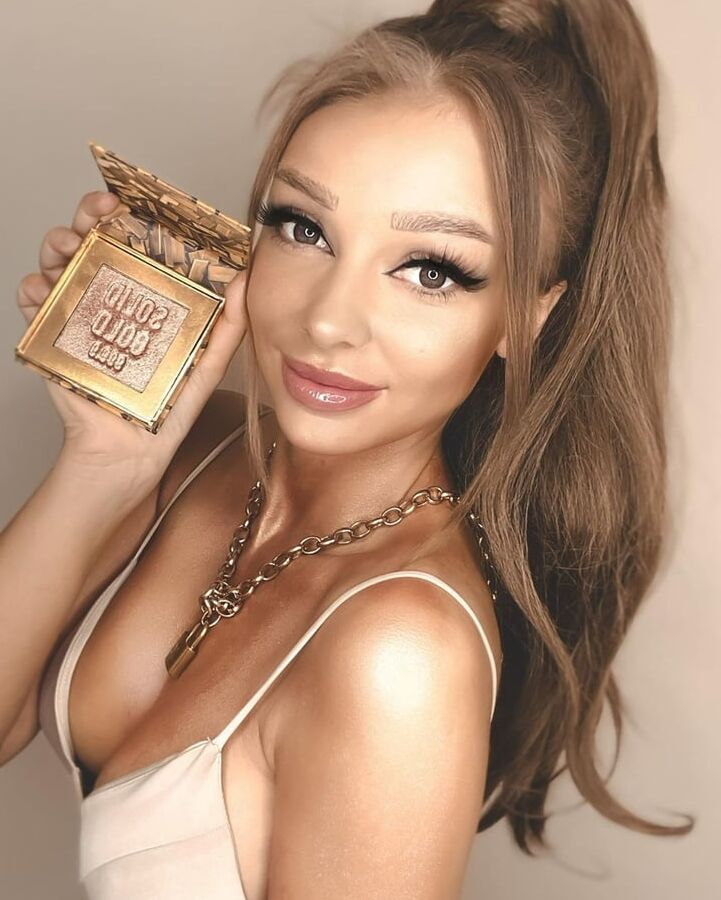 Weronika Heck (Mamiko) (Influencerka)