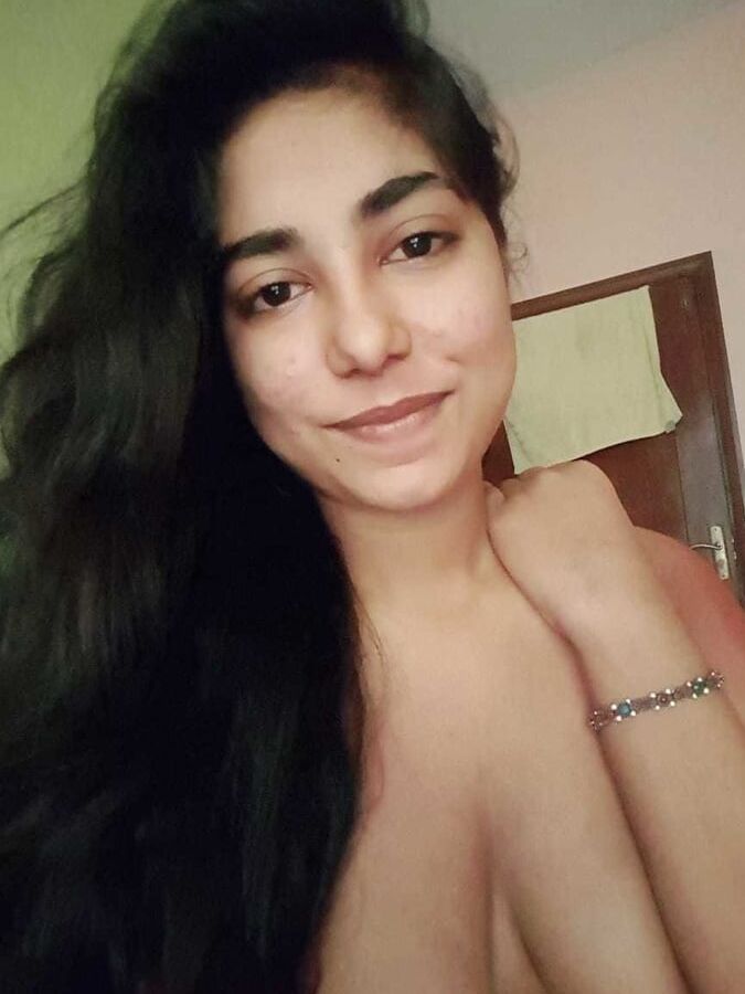 shy pakistani hoe