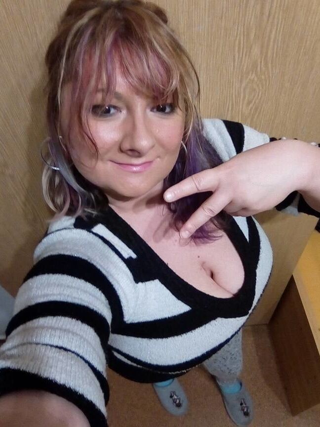 ROU ROMANIAN MILFS MOM IS A FAT SLUT