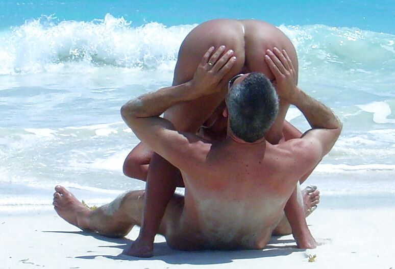 BIG ASS on the beach thongs (voyeur)