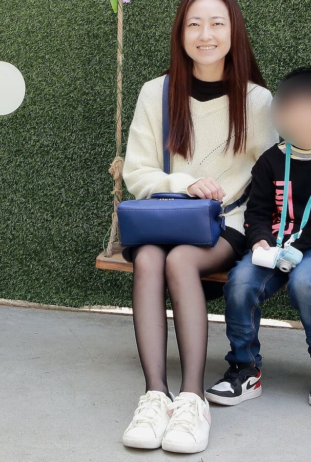Skinny Legged Chinese Wife in Pantyhose
