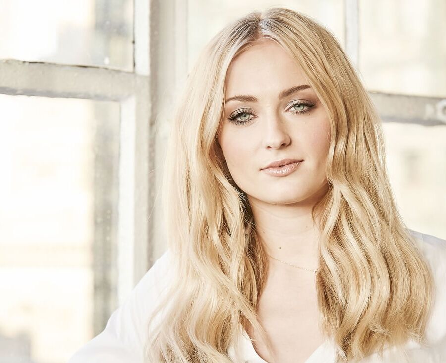 Sophie Turner&;s Facial Face