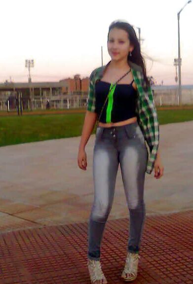 Jovencita masturbandoce