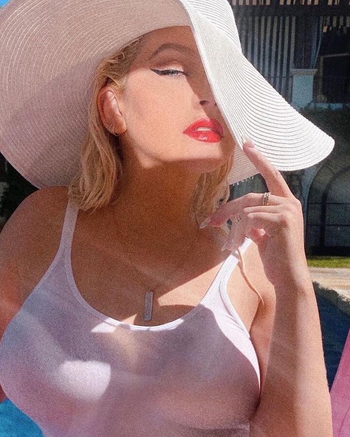 CHRISTINA AGUILERA