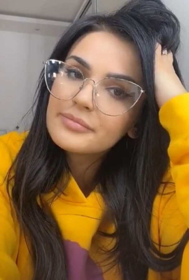 Jasmina Djuderija SLUT BOSNIAN --- KOMENTARISITE KURVU
