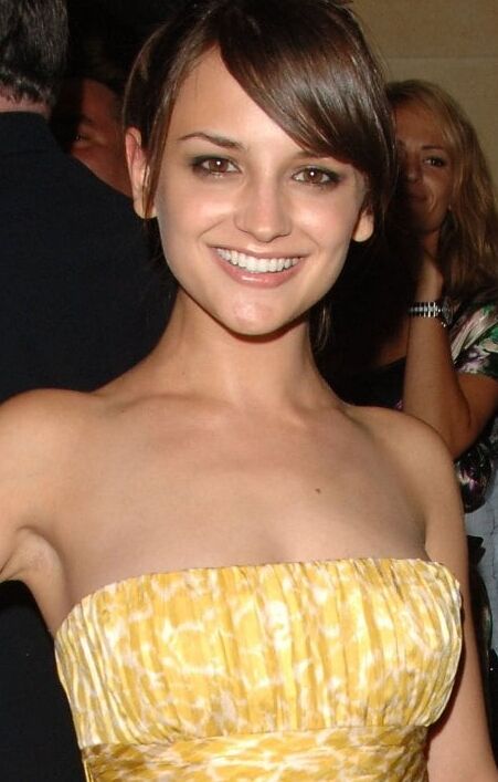 Rachael Leigh cook is still all that!