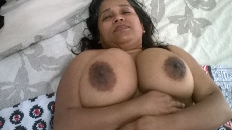 . Aussie Webslut shown by her hubby