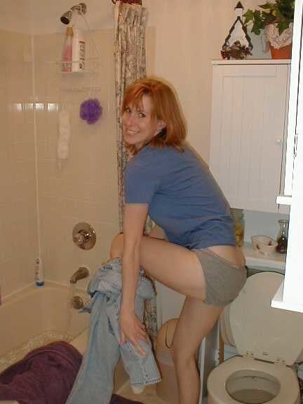 Cute Redheaded MILF Jessi