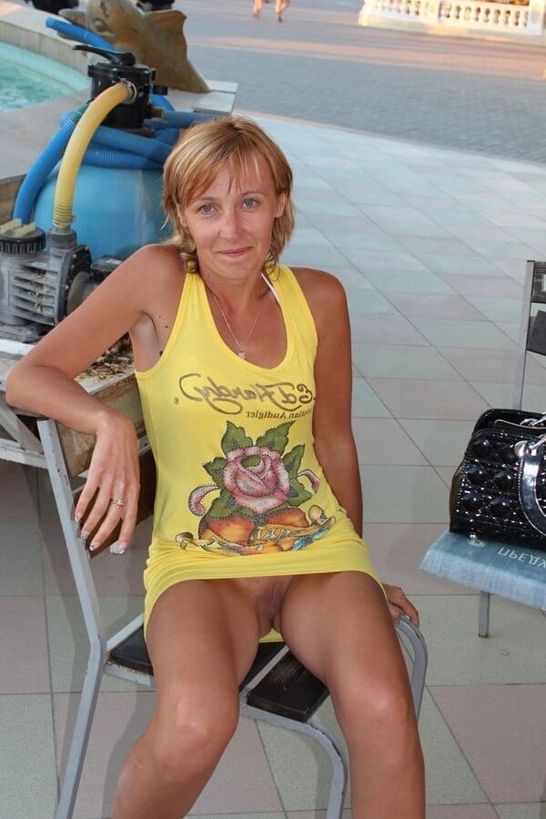 Upskirt - No Panties