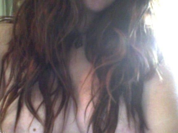 Brunette sefie webcam