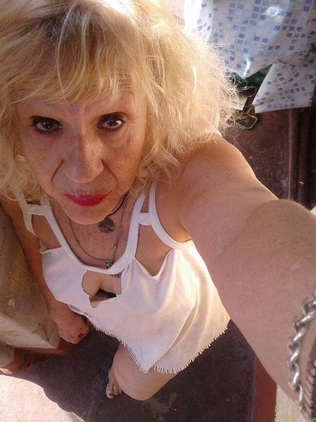 Abuela caliente me manda fotos sexis
