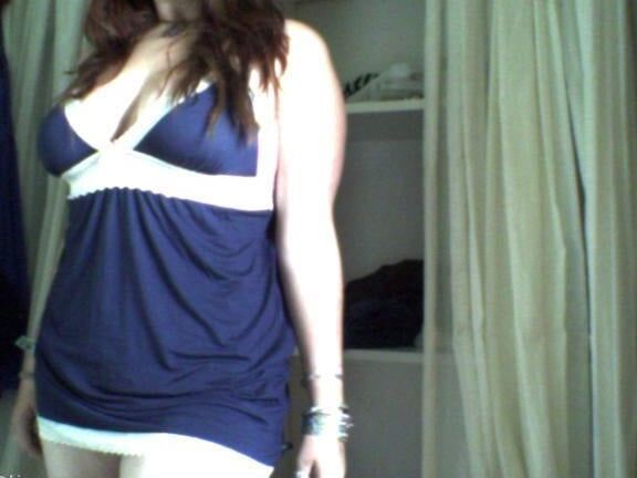 Brunette sefie webcam