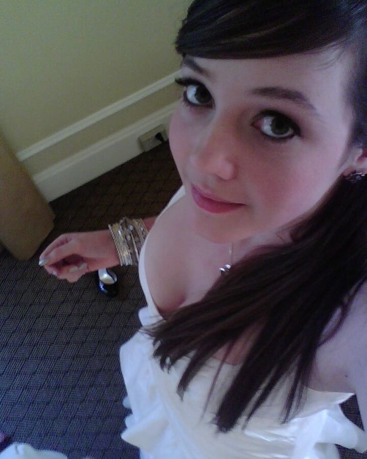 Brunette sefie webcam