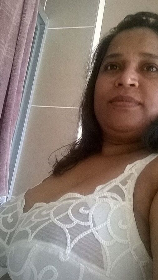 . Aussie Webslut shown by her hubby