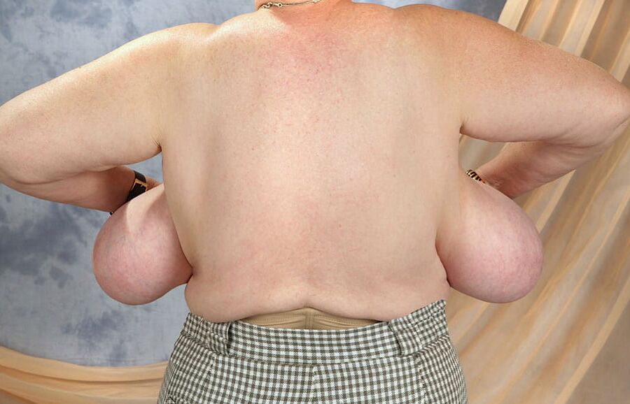 Pro-boobs Rear Boobs