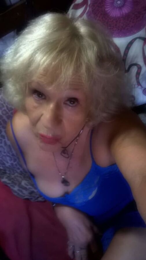 Abuela caliente me manda fotos sexis