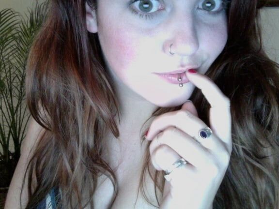 Brunette sefie webcam
