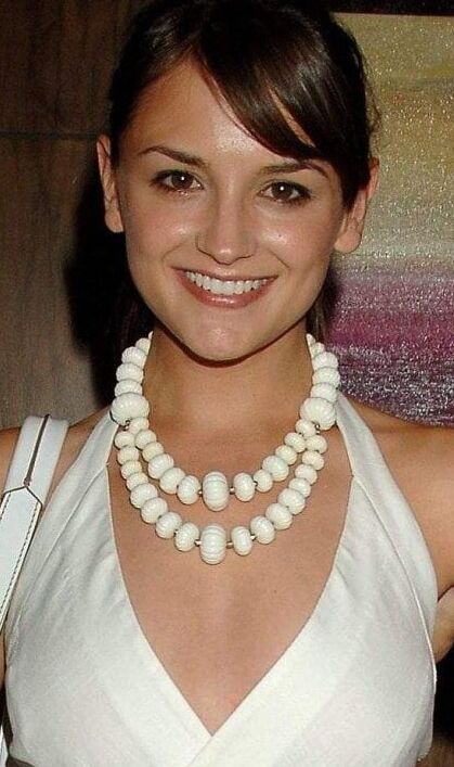Rachael Leigh cook is still all that!