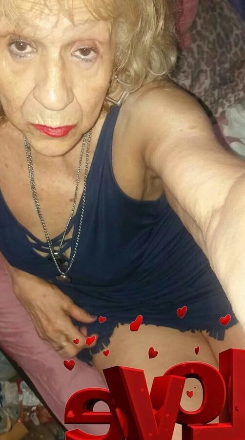 Abuela caliente me manda fotos sexis