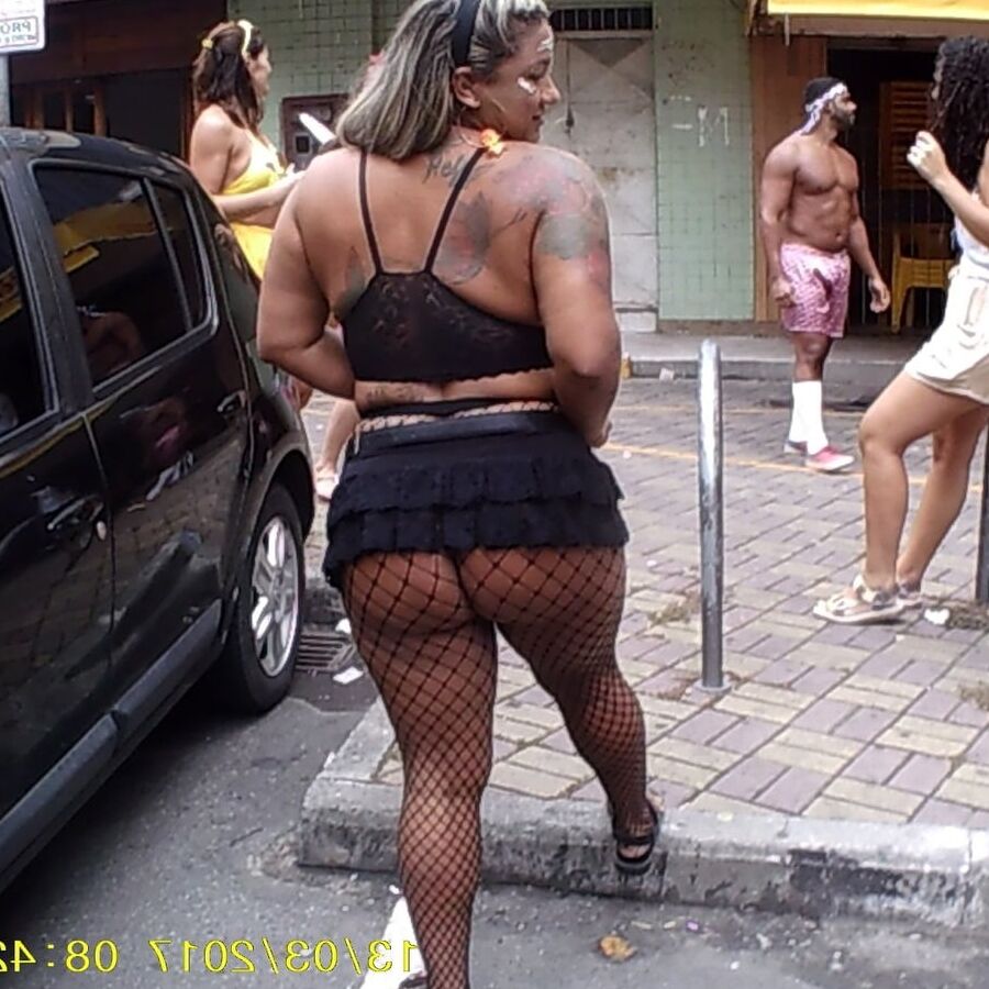 HOT BRASILIAN MILF