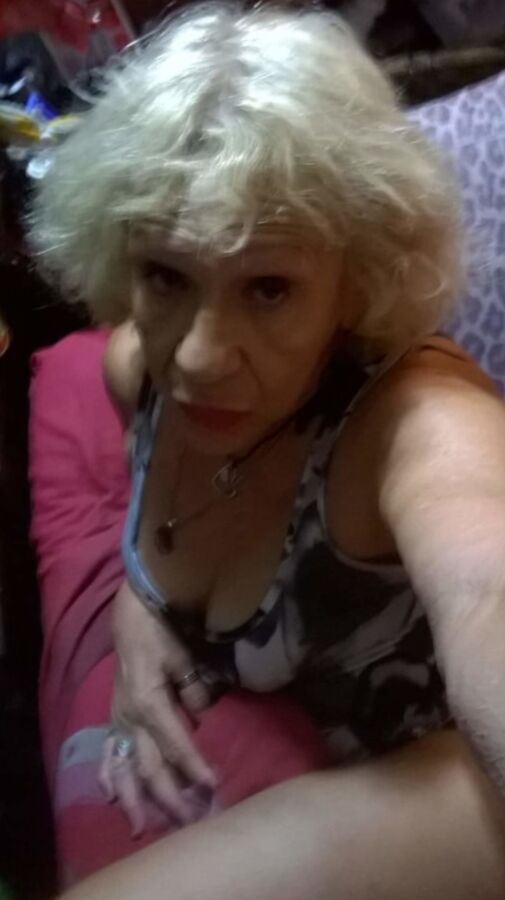 Abuela caliente me manda fotos sexis