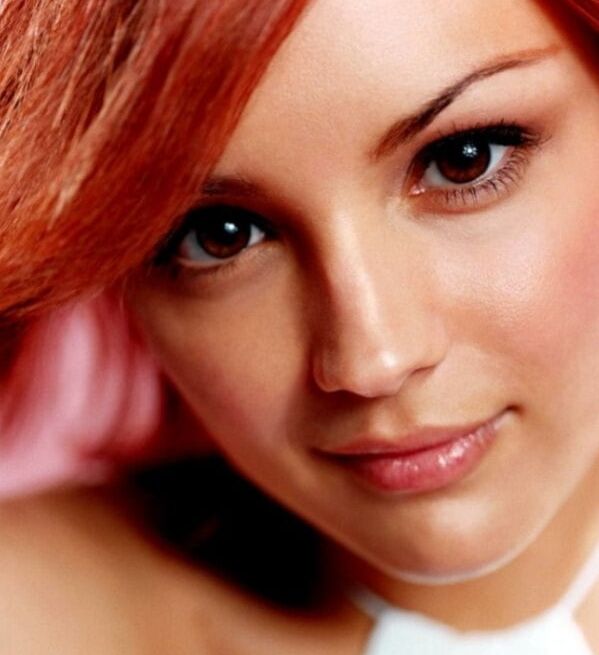 Rachael Leigh cook is still all that!