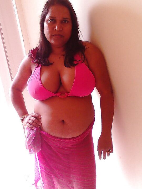 . Aussie Webslut shown by her hubby