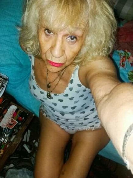 Abuela caliente me manda fotos sexis