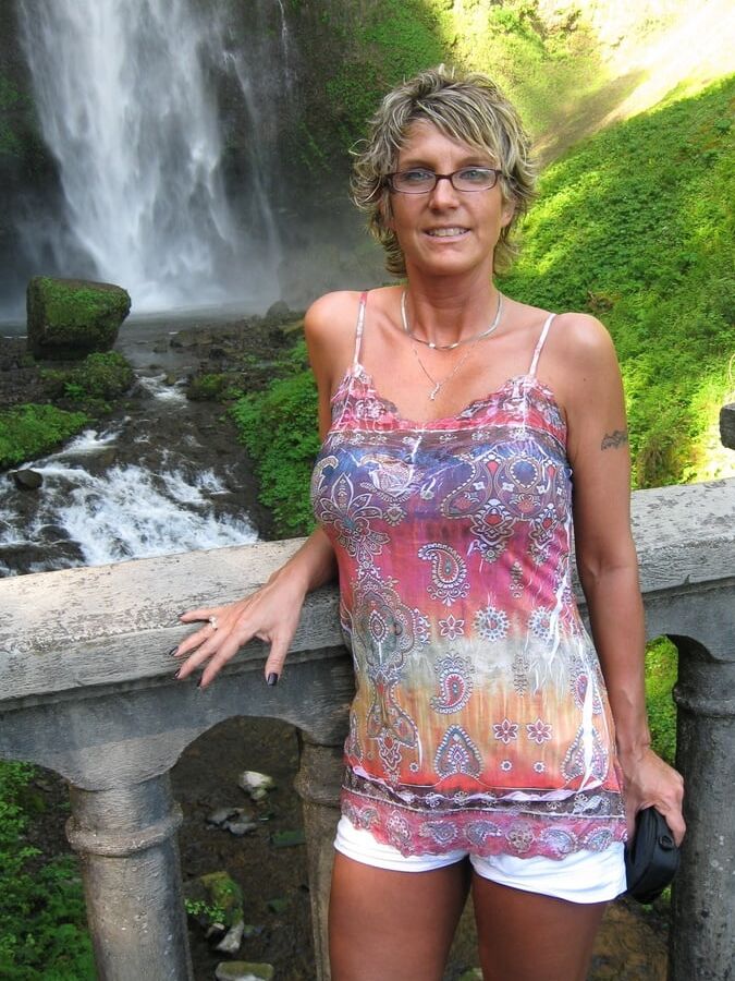 Hot Amateur Blonde Milf