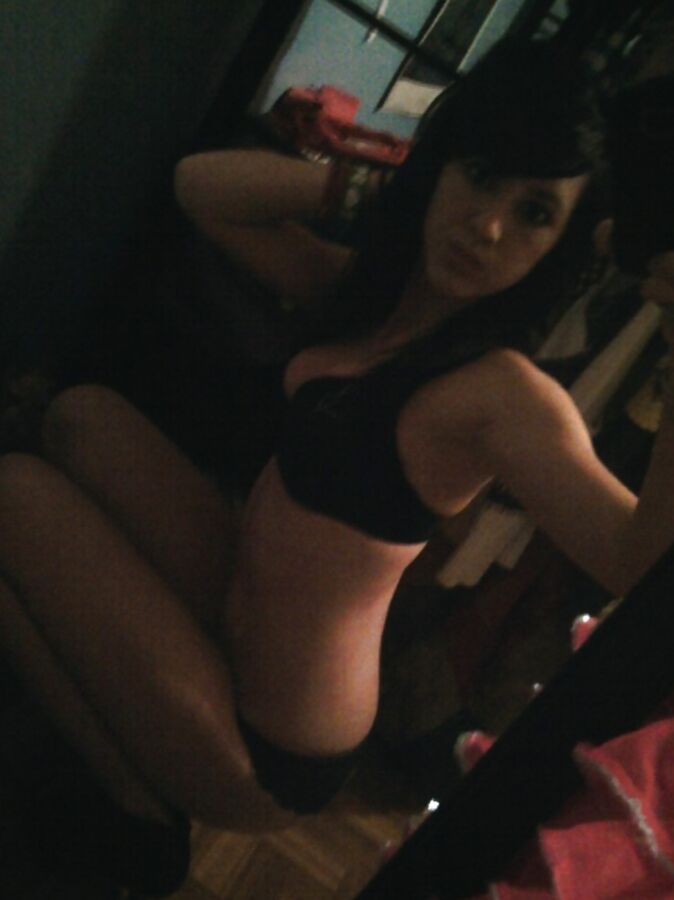 new pinay friend on lock down sends me her pics