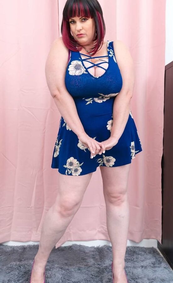 Brunette chubby with big tits