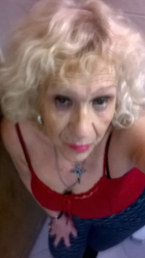 Abuela caliente me manda fotos sexis