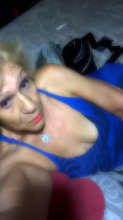 Abuela caliente me manda fotos sexis