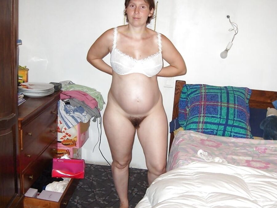 Amatrice excitee sexy enceinte gros seins se marsturbe