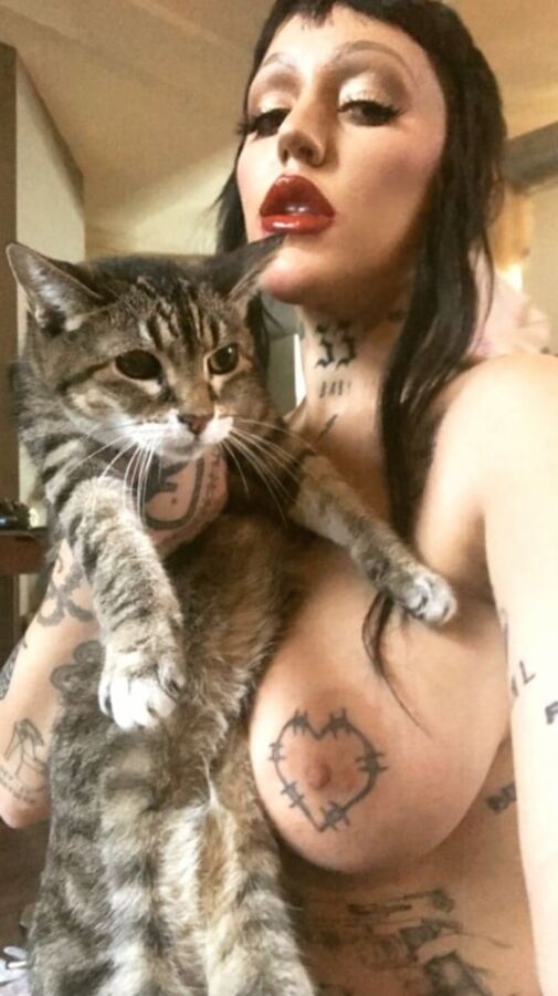 Brooke Candy tatoo boobs