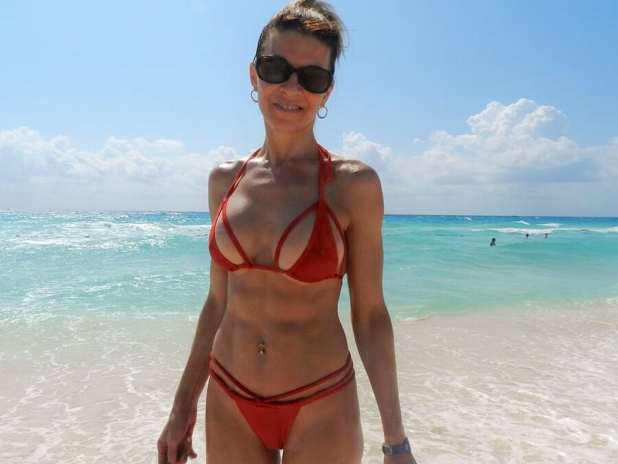 Gorgeous Mature Wife