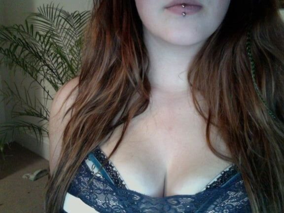 Brunette sefie webcam