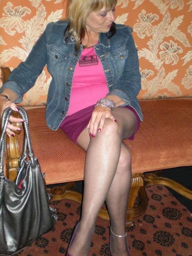 Mature in Pantyhose, Stockings, Nylon, Naylon, Kulotlu Corap