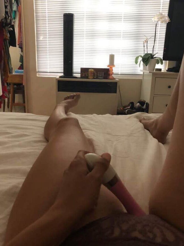 Small cucky wants to show real men his gf