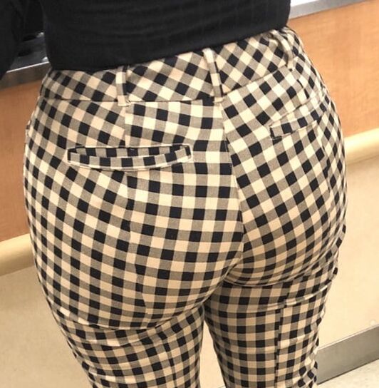 BIG JUICY LATINA ASS !!