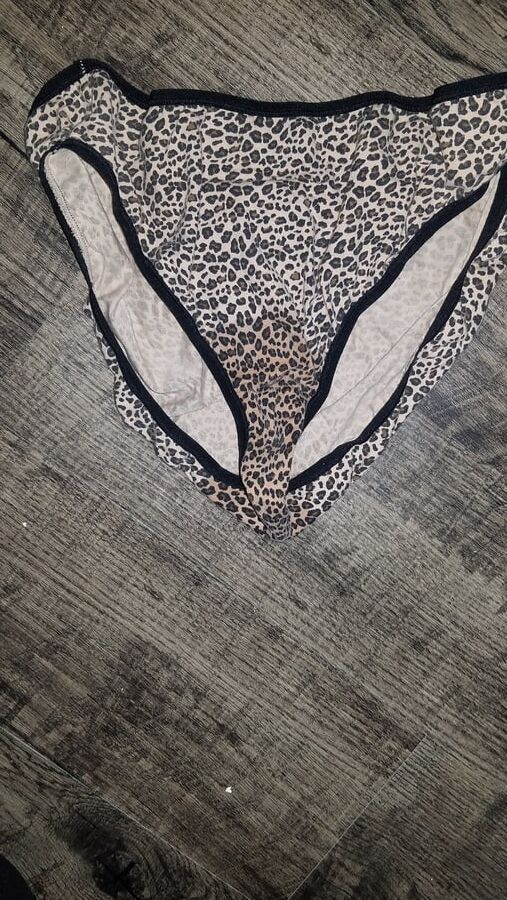 Sis panty RAID found pissy wet