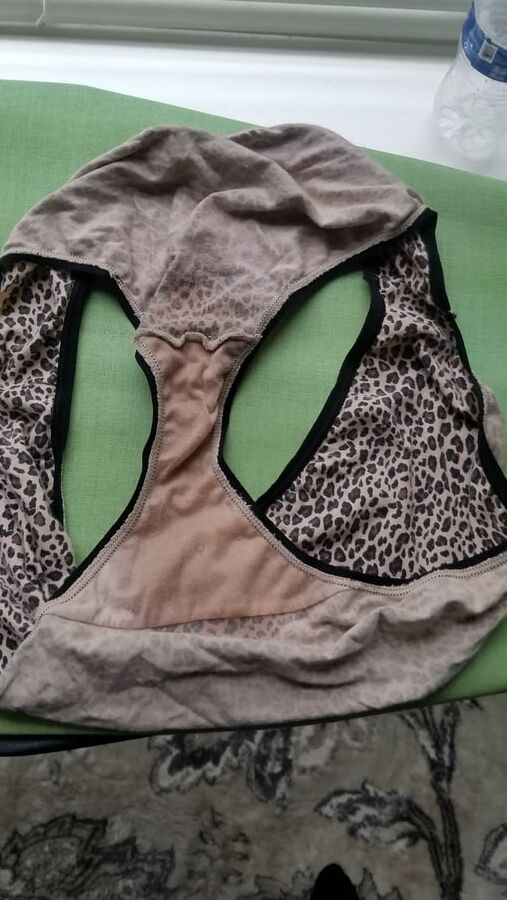 Sis panty RAID found pissy wet