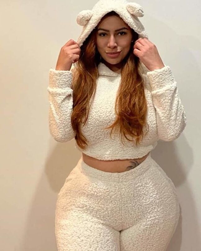 check out these curvy ladies